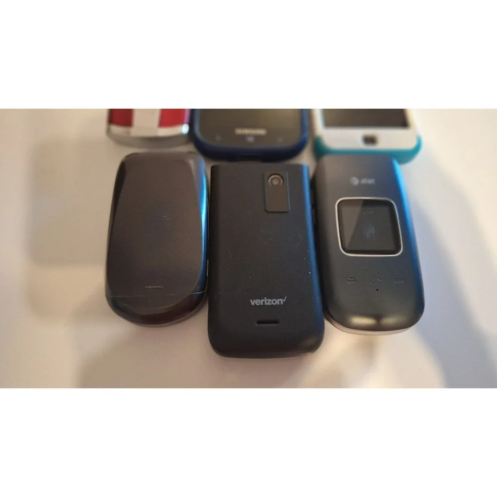 LOT OF 6 VINTAGE FLIP PHONES SAMSUNG LG VERIZON CELL PHONES RETRO